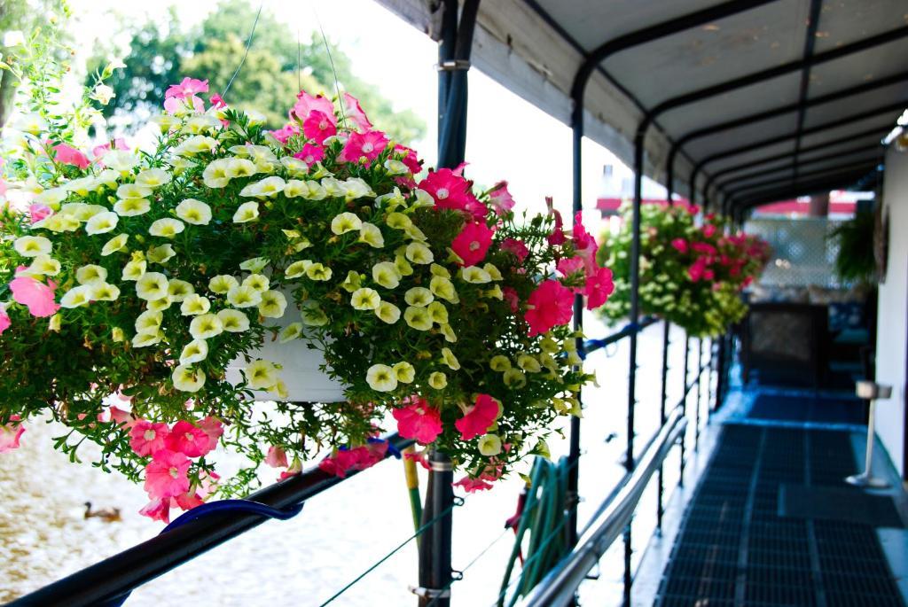 The Covington Houseboat Bed & Breakfast Saint Paul Ngoại thất bức ảnh