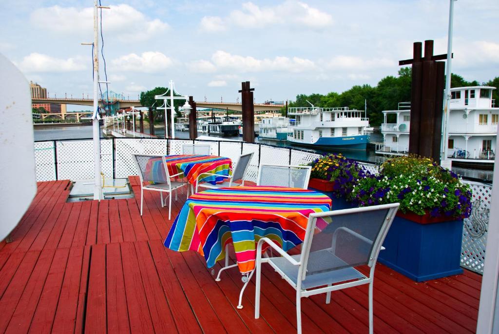 The Covington Houseboat Bed & Breakfast Saint Paul Ngoại thất bức ảnh