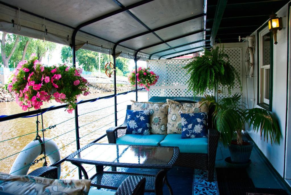 The Covington Houseboat Bed & Breakfast Saint Paul Ngoại thất bức ảnh