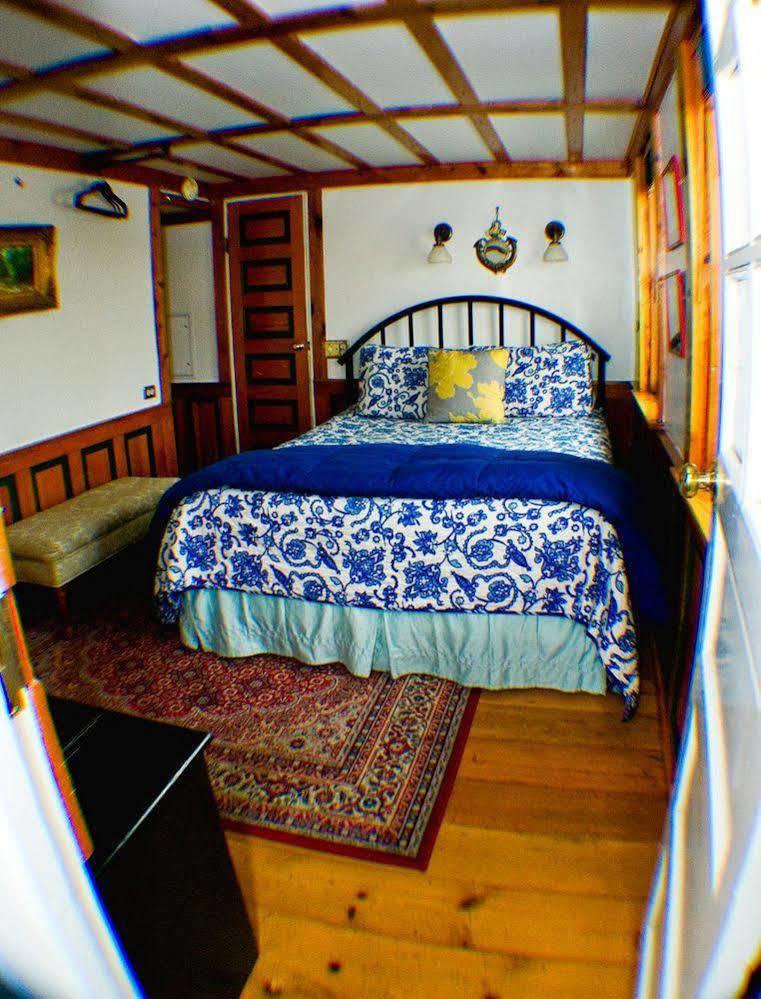 The Covington Houseboat Bed & Breakfast Saint Paul Ngoại thất bức ảnh