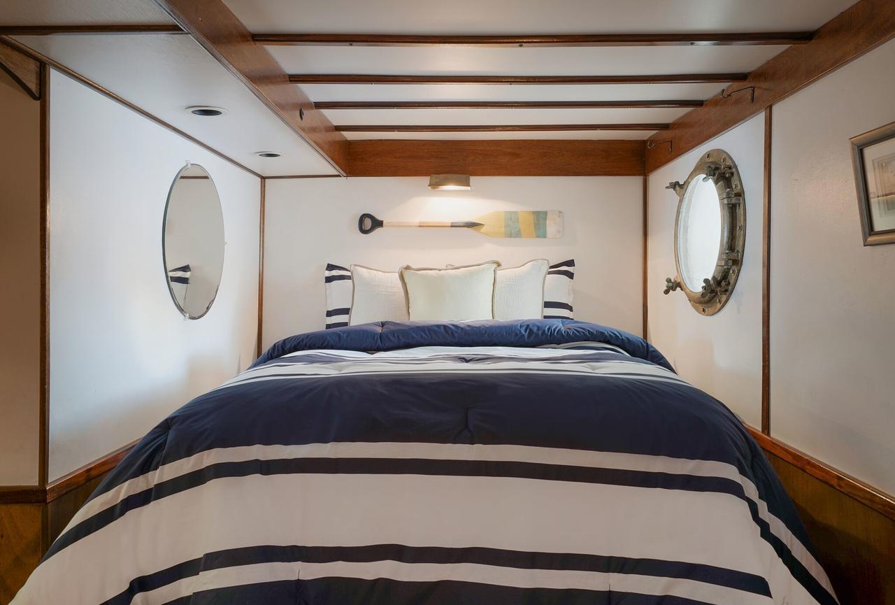 The Covington Houseboat Bed & Breakfast Saint Paul Ngoại thất bức ảnh
